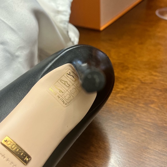 Gucci
Women's Zumi Pointed-Toe Pumps - Picture 5 of 8